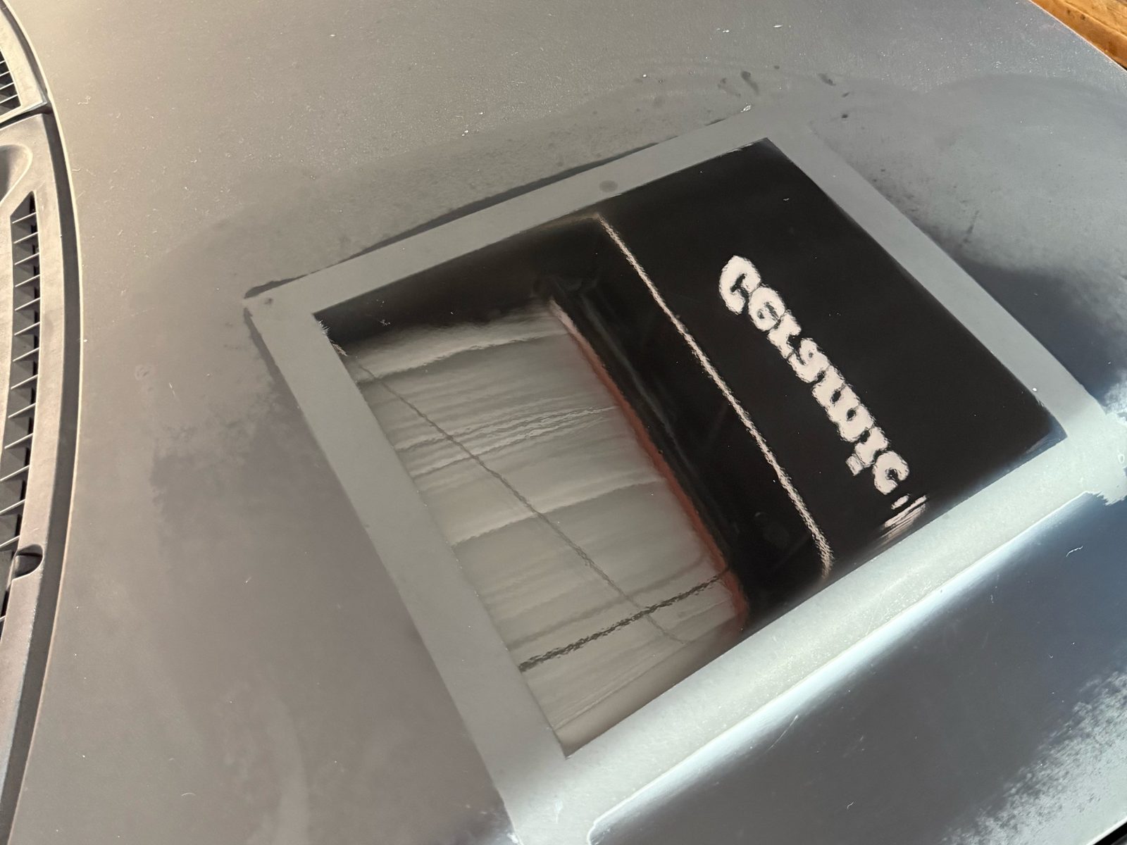 Corrected test spot on an oxidized hood